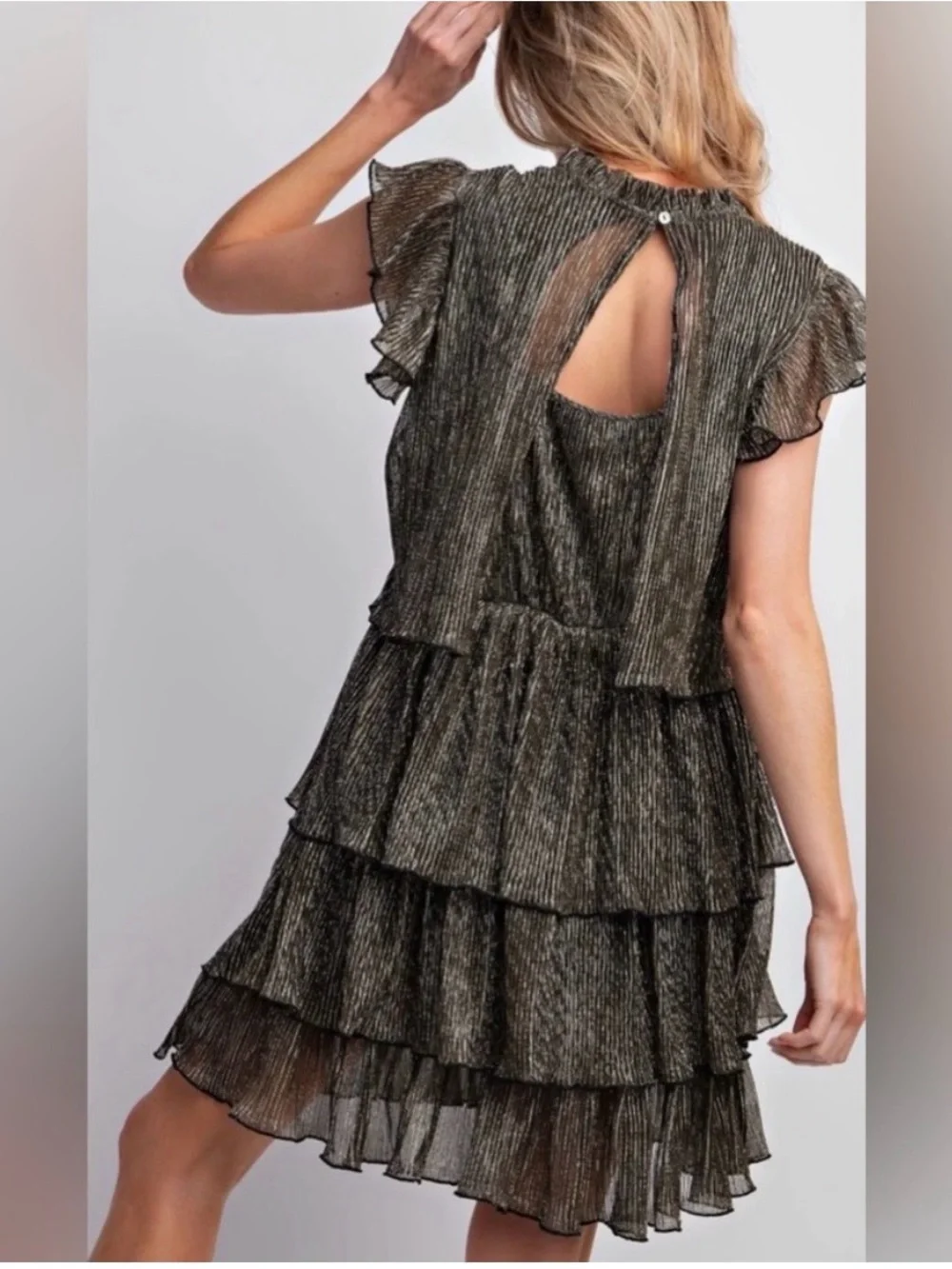 Easel Metallic Tiered Ruffle Dress - Size Large - New with Tags - Picture 4 of 6